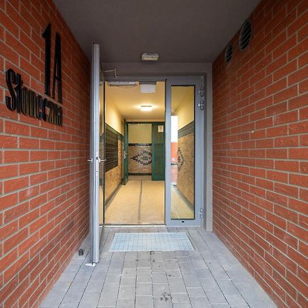 Exceptional Apartment With Parking By Noclegi Renters Katowice Exterior foto