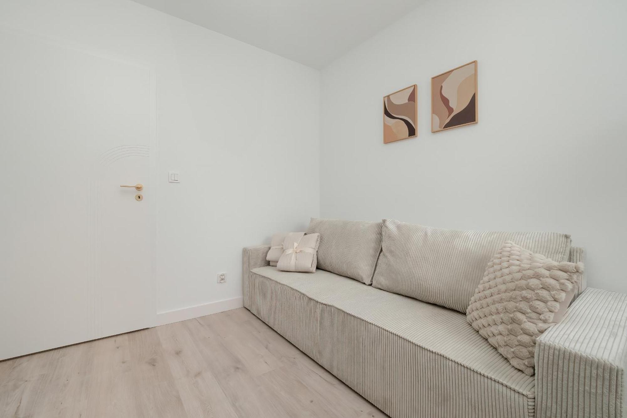 Exceptional Apartment With Parking By Noclegi Renters Katowice Exterior foto